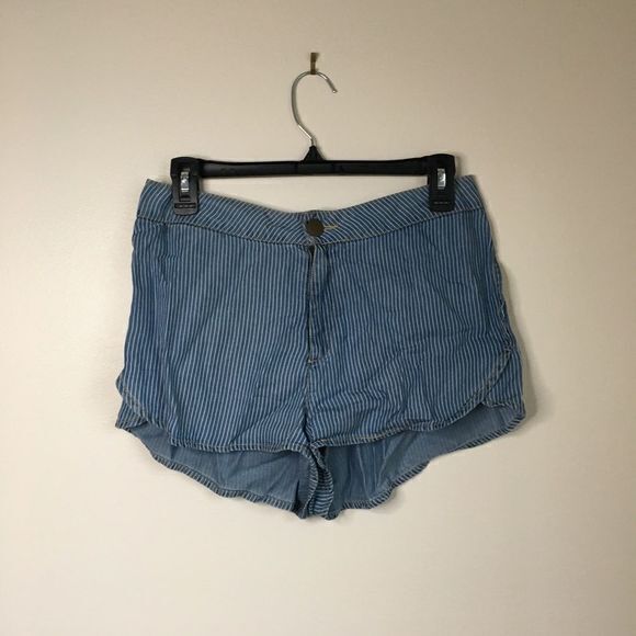 Urban Outfitters BDG Light Blue Denim Shorts‎ - Picture 1 of 5